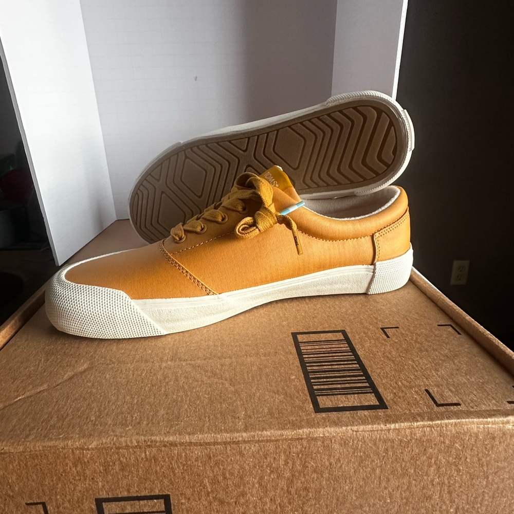 Toms Men's Yellow Canvas Sneakers 12W